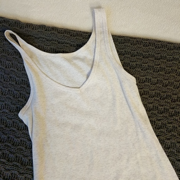 V neck tank top from Banana Republic! - Picture 3 of 7